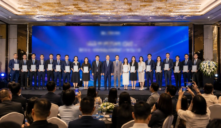 Training program closing ceremony